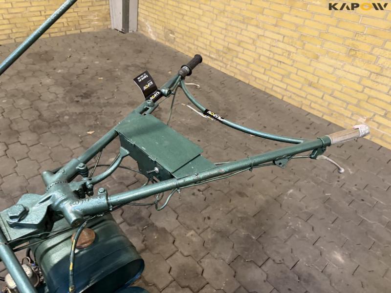 Jrus tool carrier with broom 20