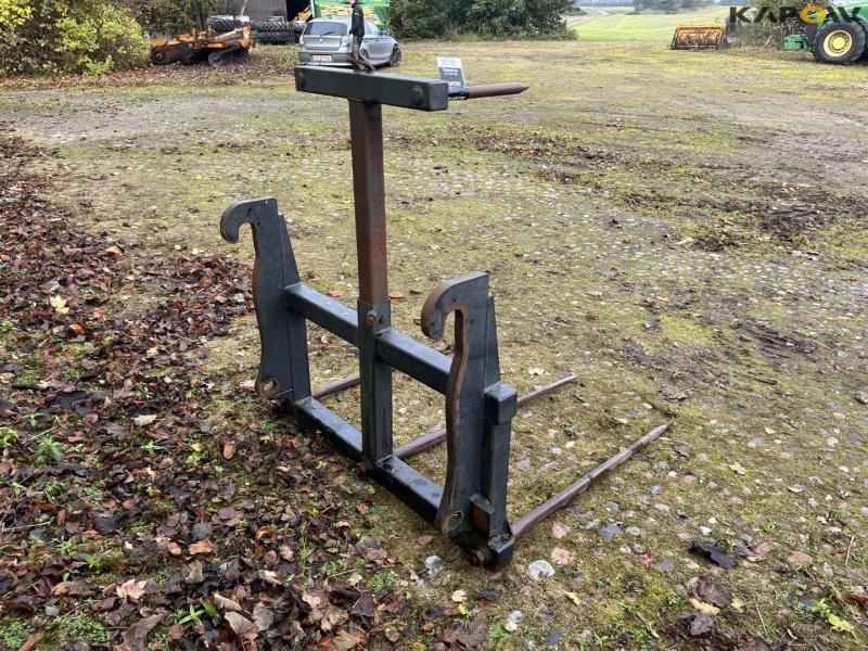 JST straw spear with Volvo hitch 5