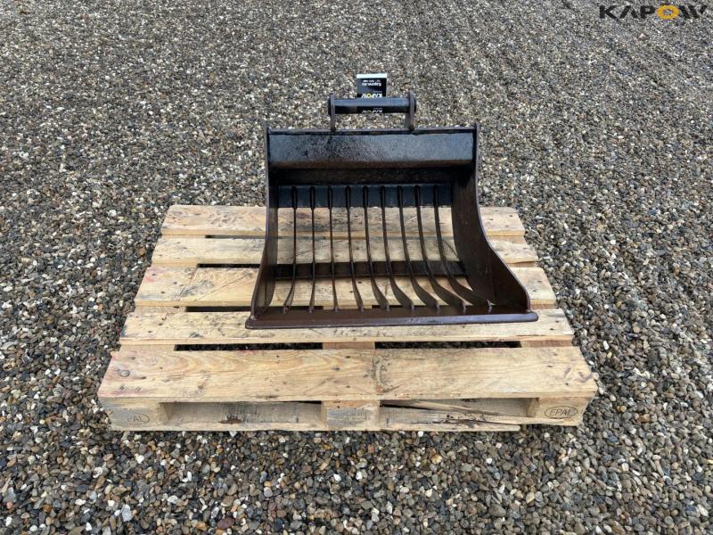 JST skeleton bucket with S40 hitch 2