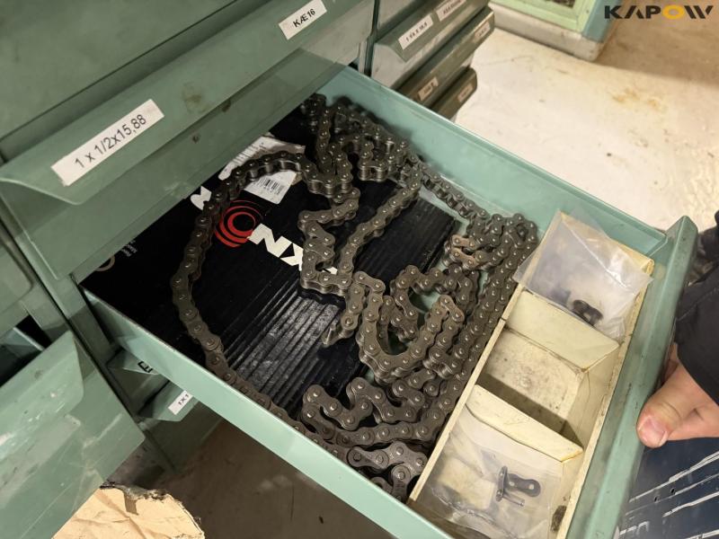 Chain station with chains 65