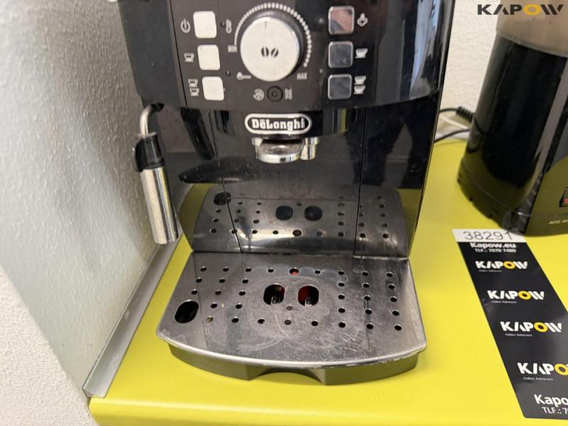 Coffee machine and trash can 8