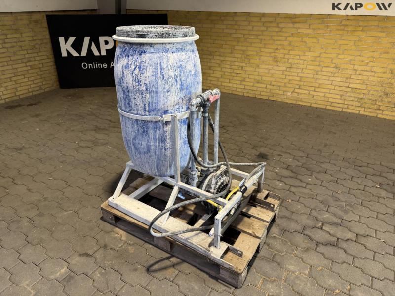 Lime spreader for pallet forks 1