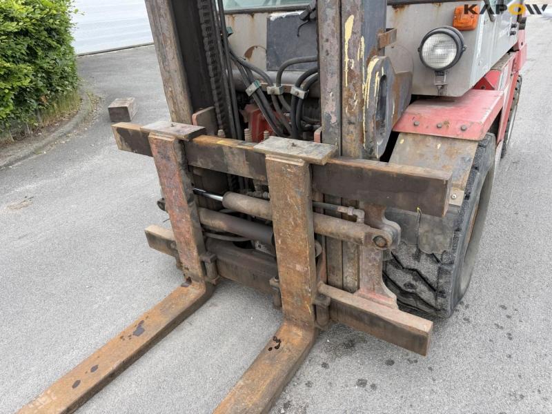 Kalmar DCD556 forklift 10