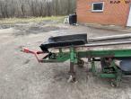 Potato planter with belt spreader 8