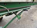 Potato planter with belt spreader 25