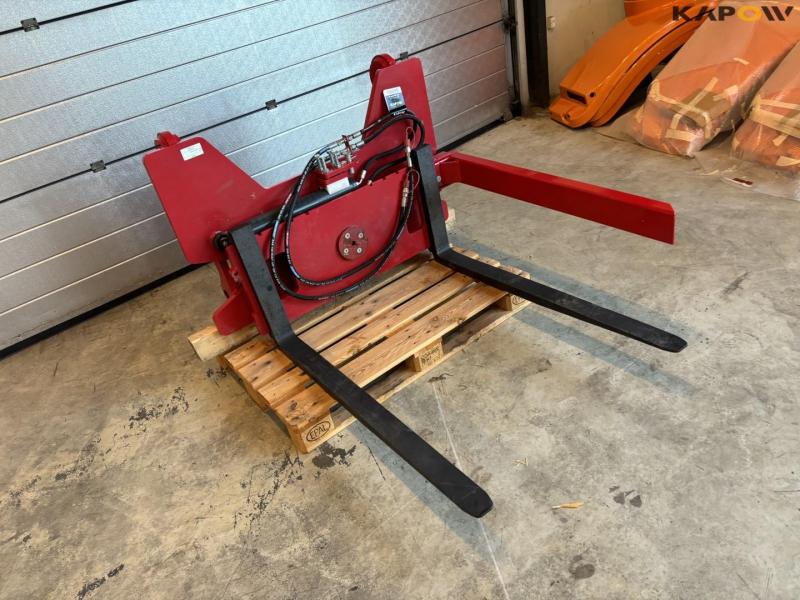 Box turner with Volvo hitch 3