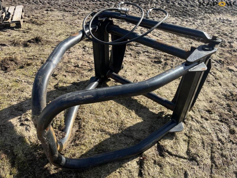Kelfri bale grab with Euro hitch 1