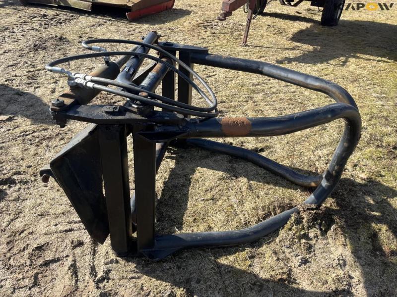 Kelfri bale grab with Euro hitch 4