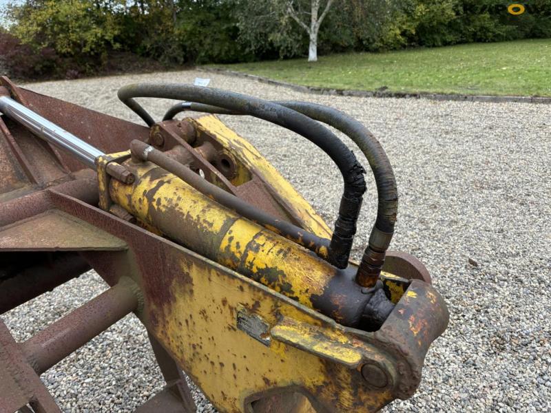 Trunk claw with Volvo hitch 12