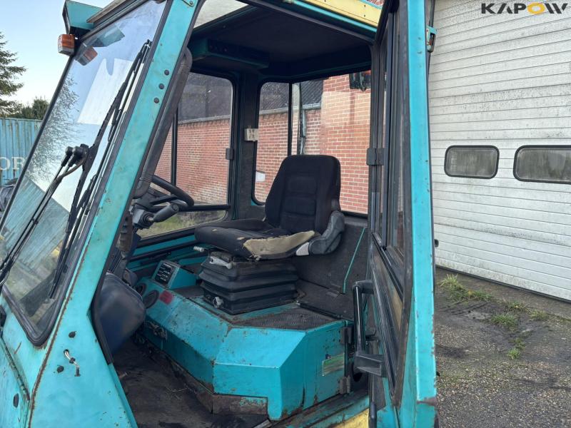 Komatsu FD 25 forklift 42