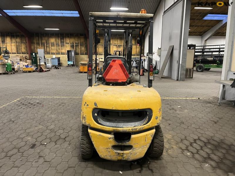 Komatsu FD25T-14 forklift 6