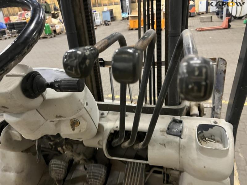 Komatsu FD25T-14 forklift 19