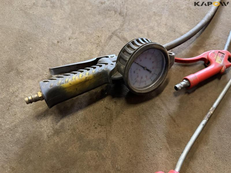 Compressor with hose reel 19