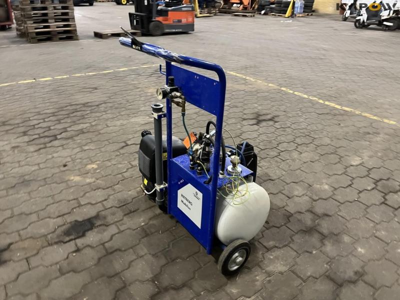 Compressor with tank and hose reel 5