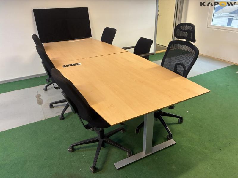 Conference table with 6 chairs and screen 2