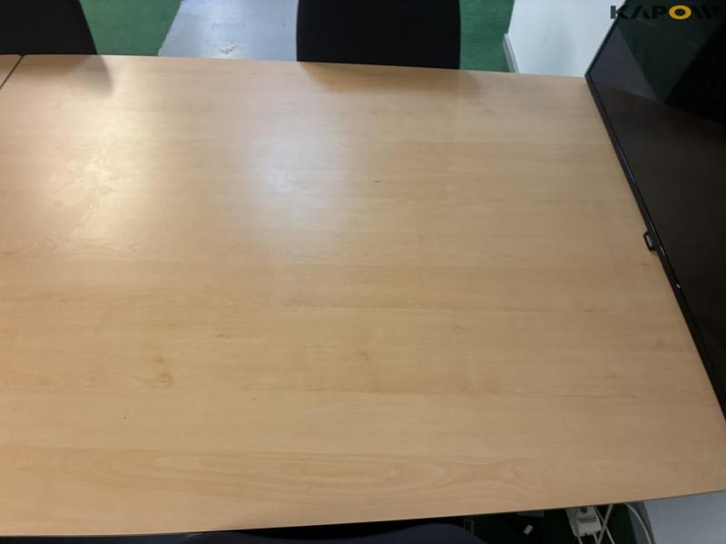 Conference table with 6 chairs and screen 10