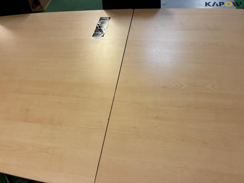 Conference table with 6 chairs and screen 11