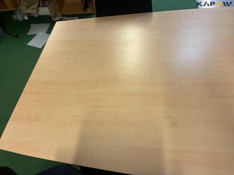 Conference table with 6 chairs and screen 12