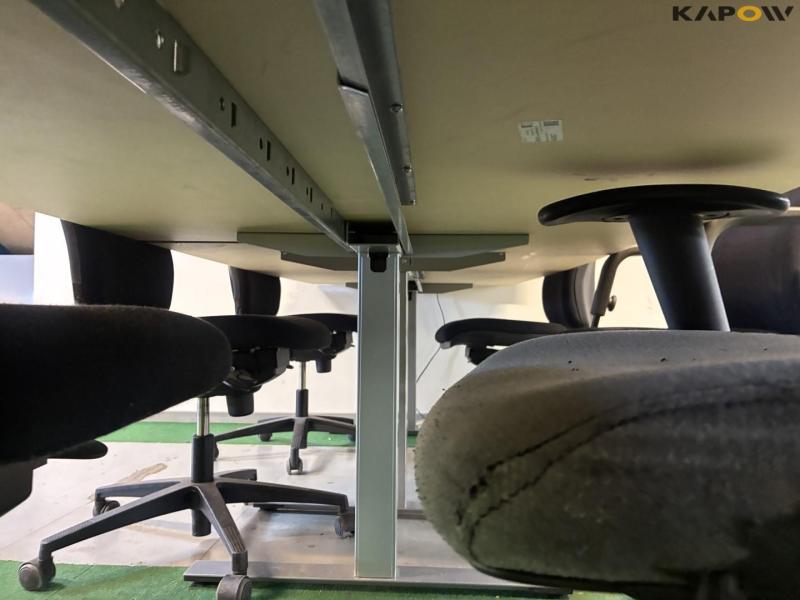 Conference table with 6 chairs and screen 14
