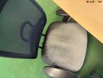 Conference table with 6 chairs and screen 19