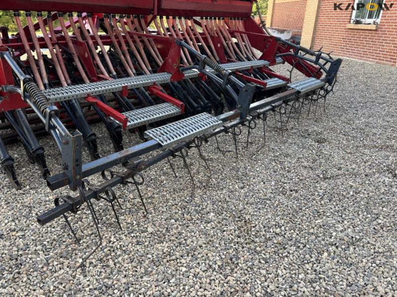 Kongskilde Demeter Classic 4000A seed drill 32