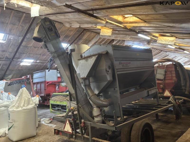 Kongskilde KDC 400 grain cleaner on Wagon 2