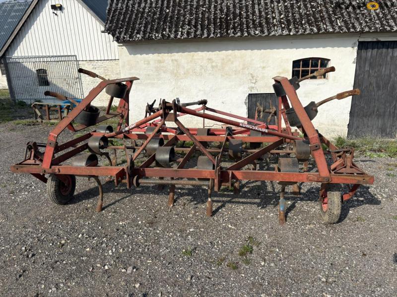 Kongskilde Vibroflex 17 TDS. with spades roller after harrow 2