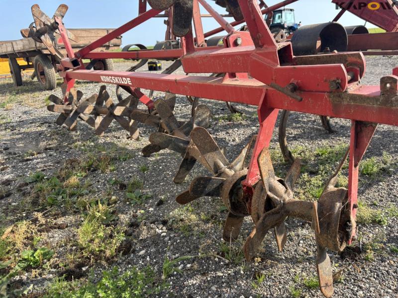 Kongskilde Vibroflex 17 TDS. with spades roller after harrow 32