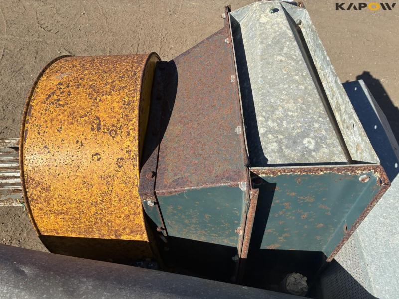 Grain blower with kailofaire and channels 12