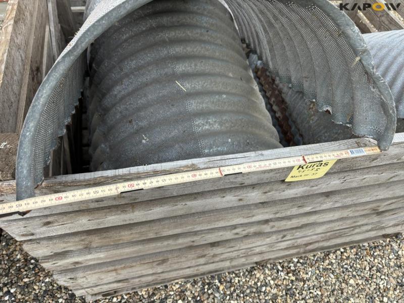 Grain drying channels 14