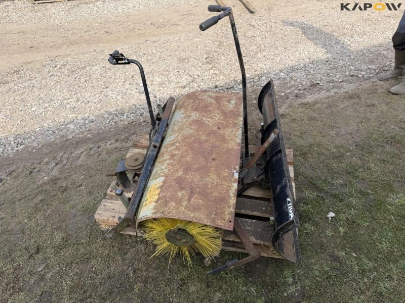 Broom and snowplow for Stiga 6