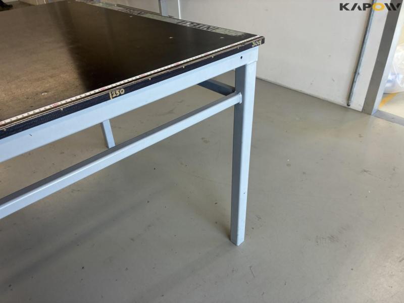 Heavy duty table with vise 14