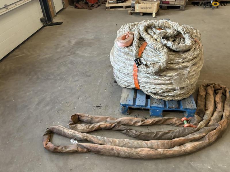 Heavy duty strap and pallet with new rope 2
