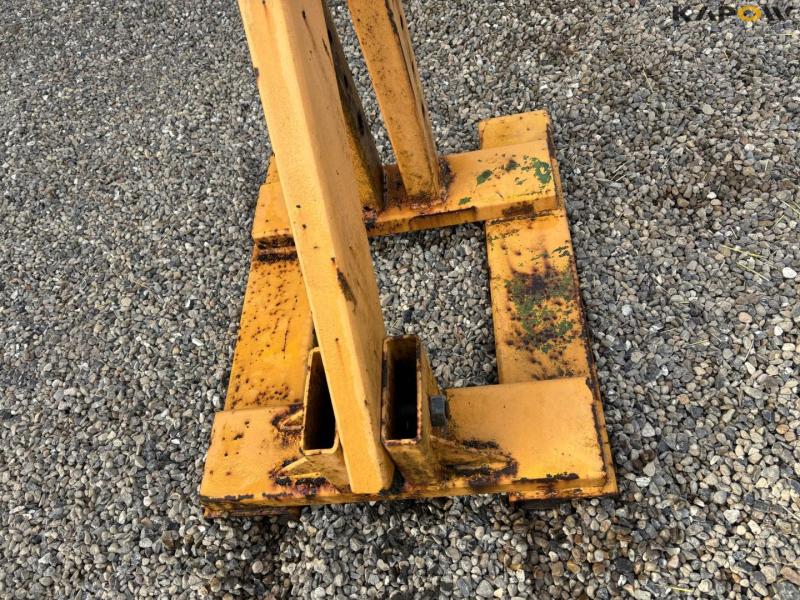 Crane for pallet forks 11