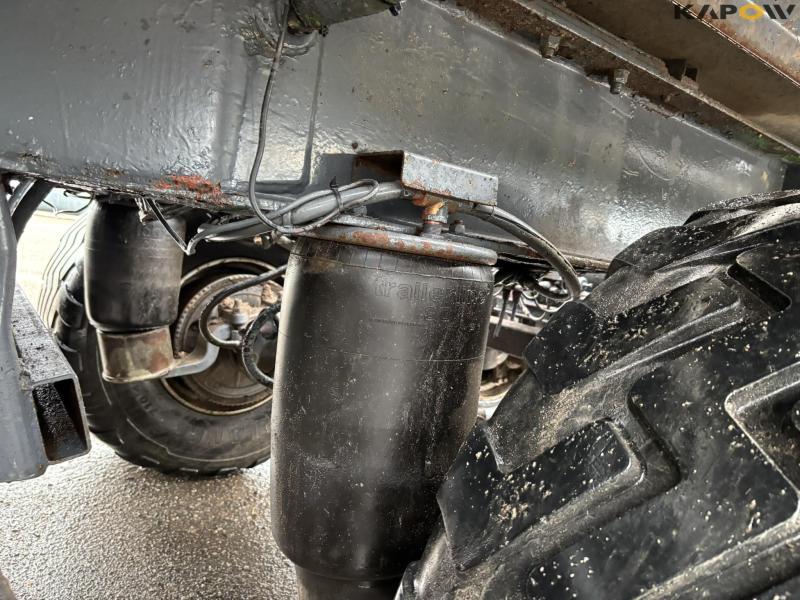 Hooklift truck 3 axles 33