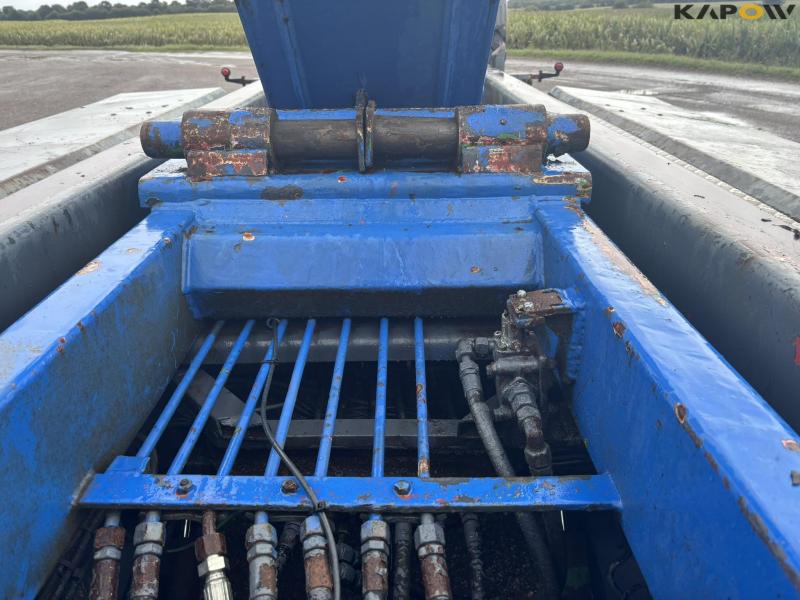 Hooklift truck 3 axles 68