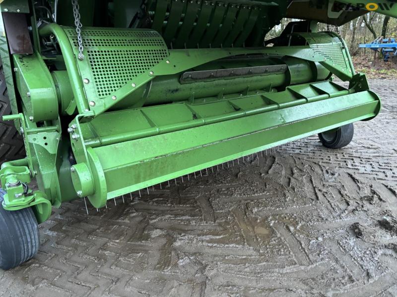 Krone Big Pack 4X4 baler with bale trailer 19