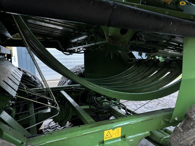 Krone Big Pack 4X4 baler with bale trailer 22