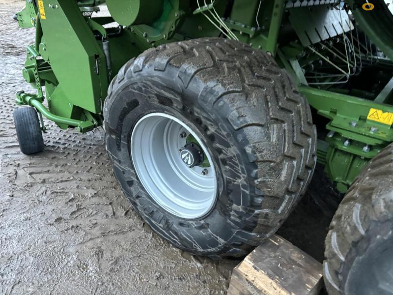 Krone Big Pack 4X4 baler with bale trailer 60