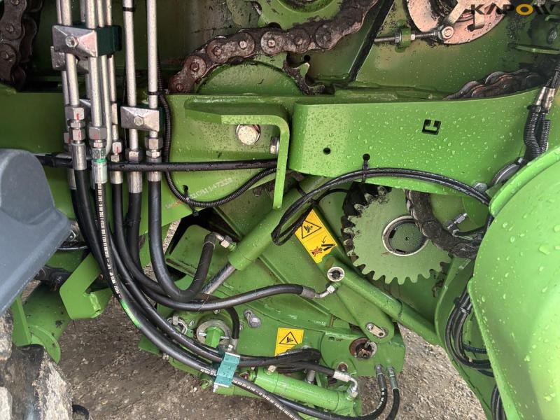 Krone Comprima CF155 XC Plus round baler 21