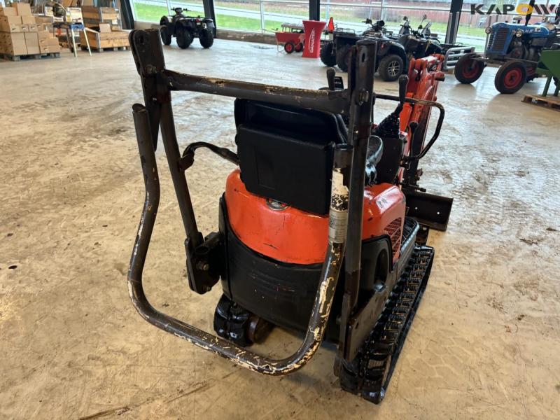 Kubota mini excavator with 4 buckets 16
