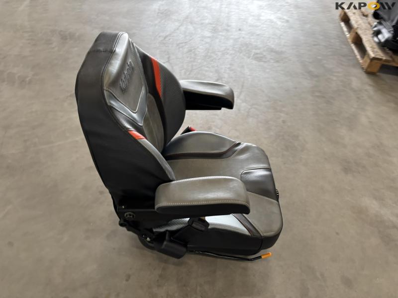 Kubota seat with armrests - new 4