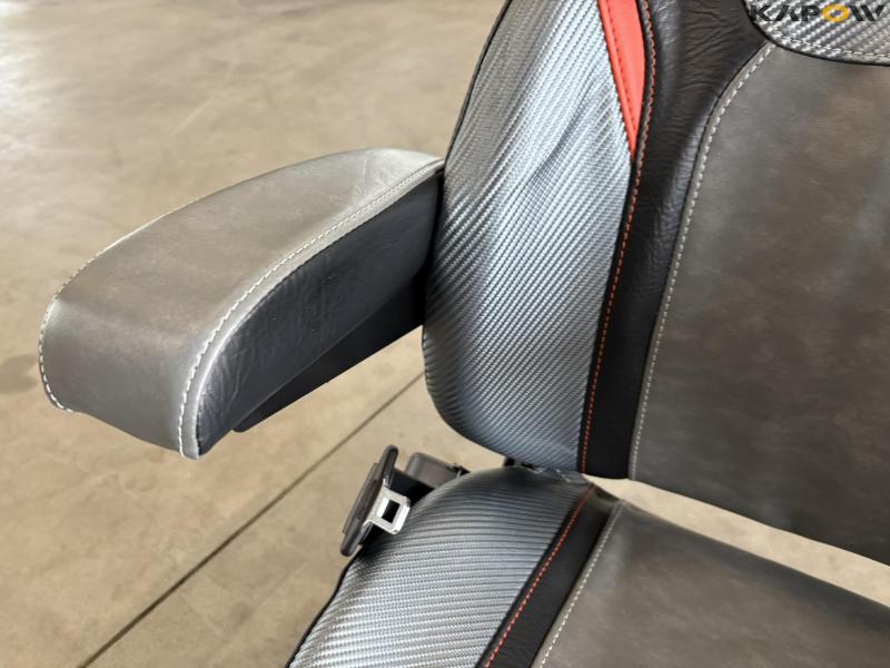 Kubota seat with armrests - new 13