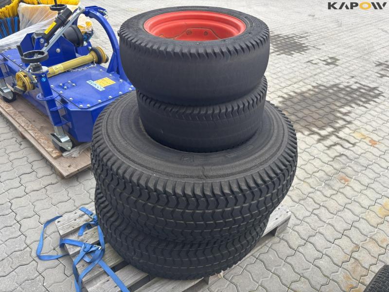 Kubota STV 35 4WD tractor 71