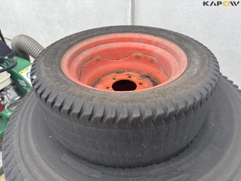 Kubota STV 35 4WD tractor 77