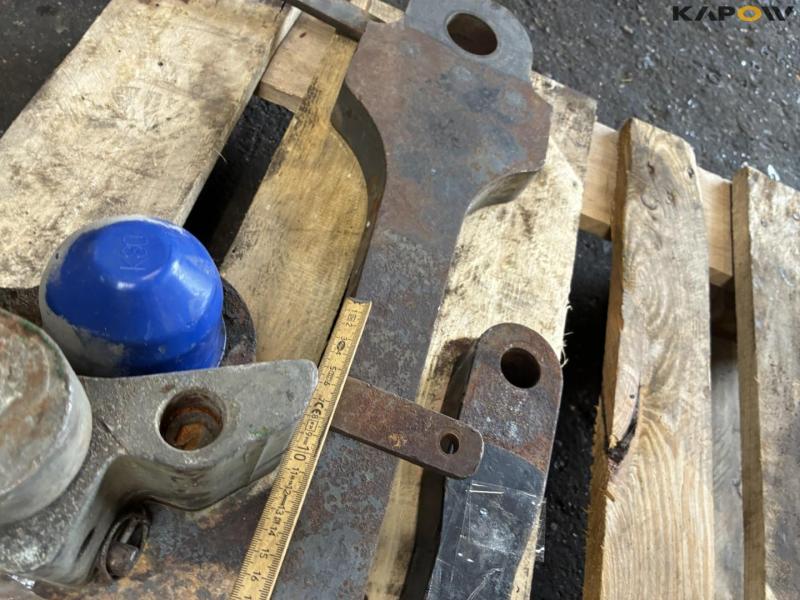 Ball hitch 14