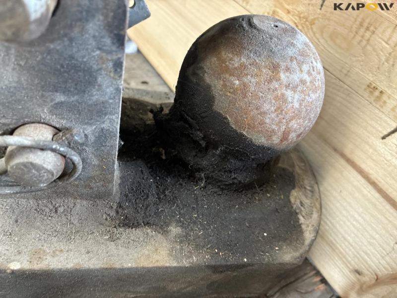 Ball hitch 11