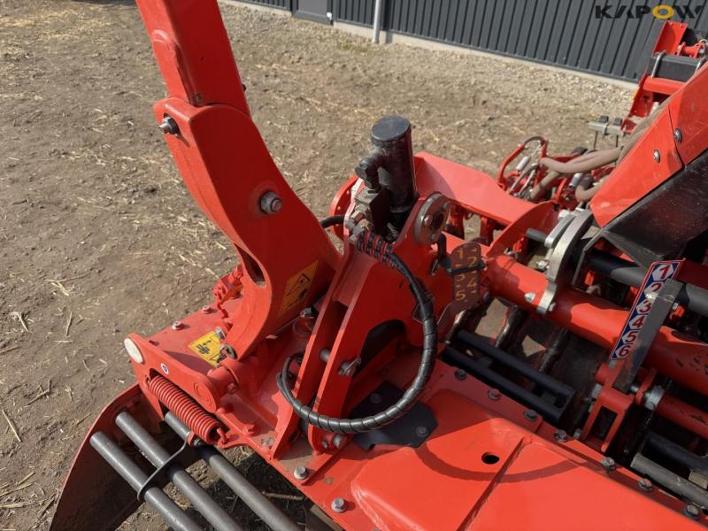 Kuhn 4030 power harrow seeding kit 26