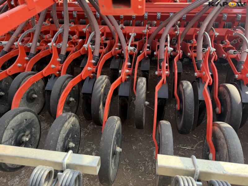 Kuhn 4030 power harrow seeding kit 40