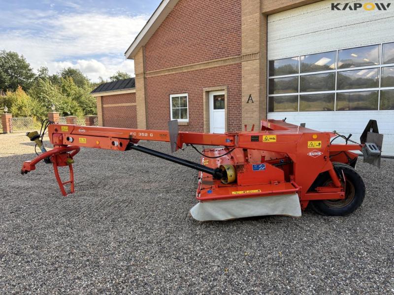 Kuhn FC352G windrower 8